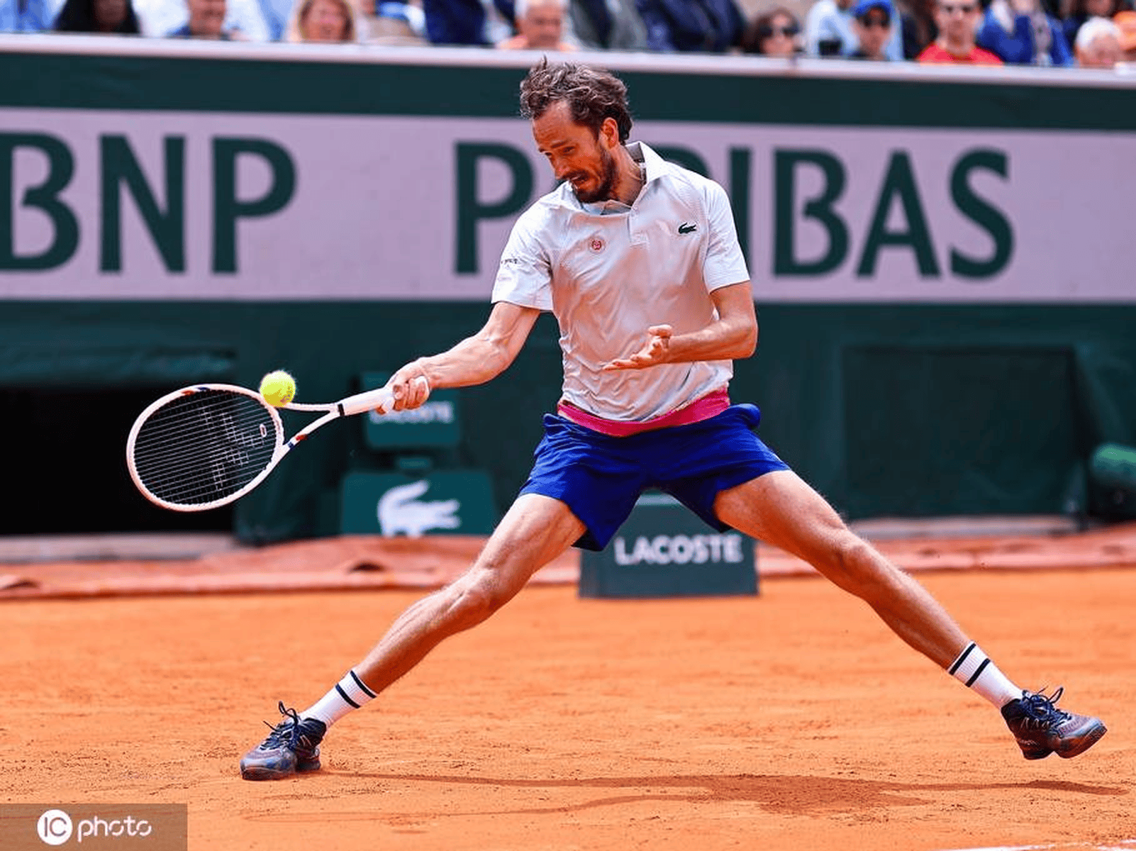 开云体育在线-法网力克年终总决赛，梅德韦杰夫统治全场