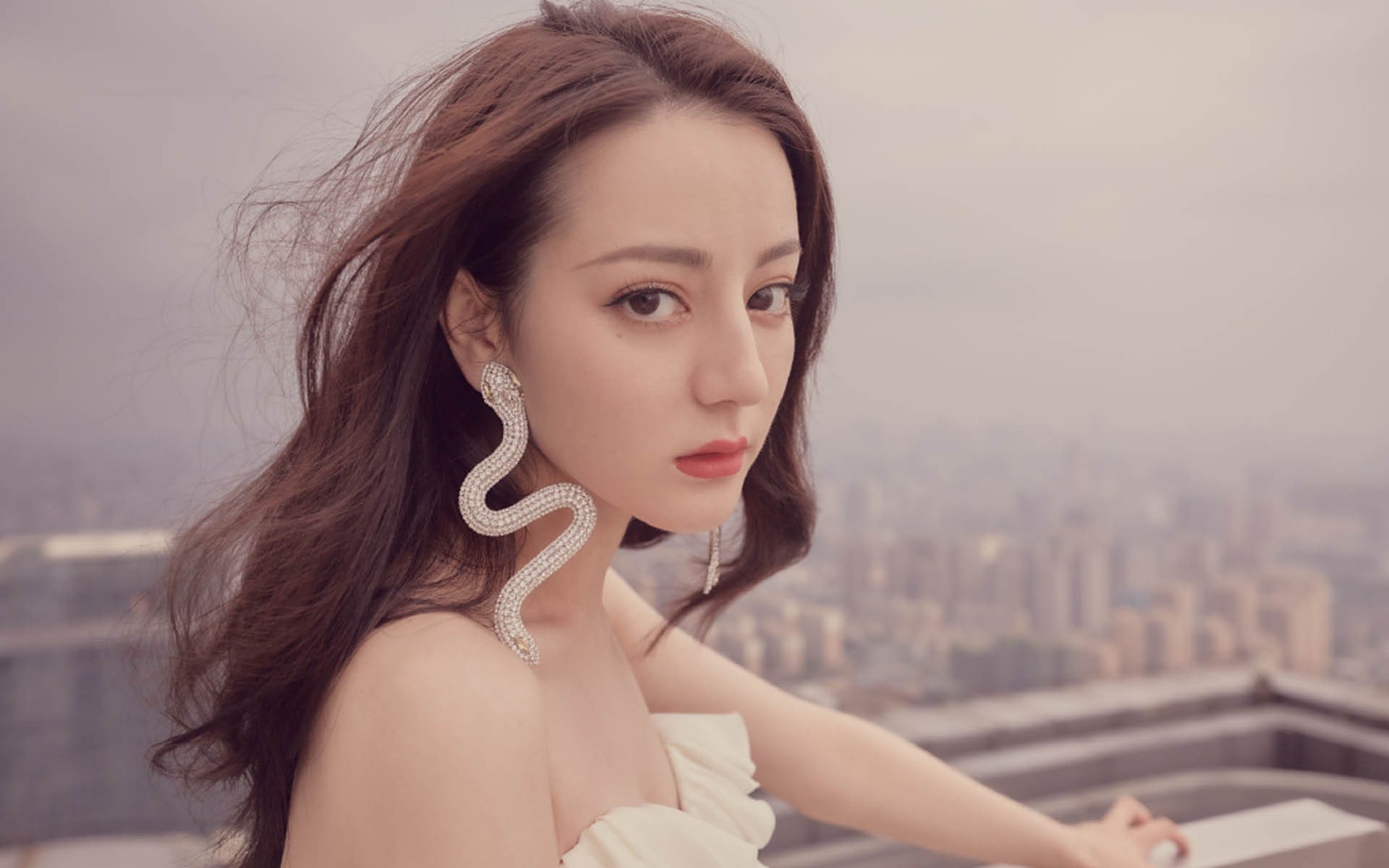 先为你构思一个标题